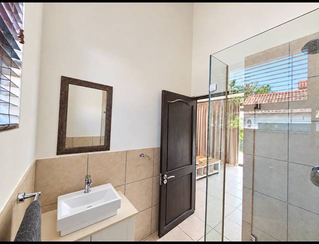 4 BEDROOM TOWNHOUSE TO LET IN BALLITO CENTRAL
